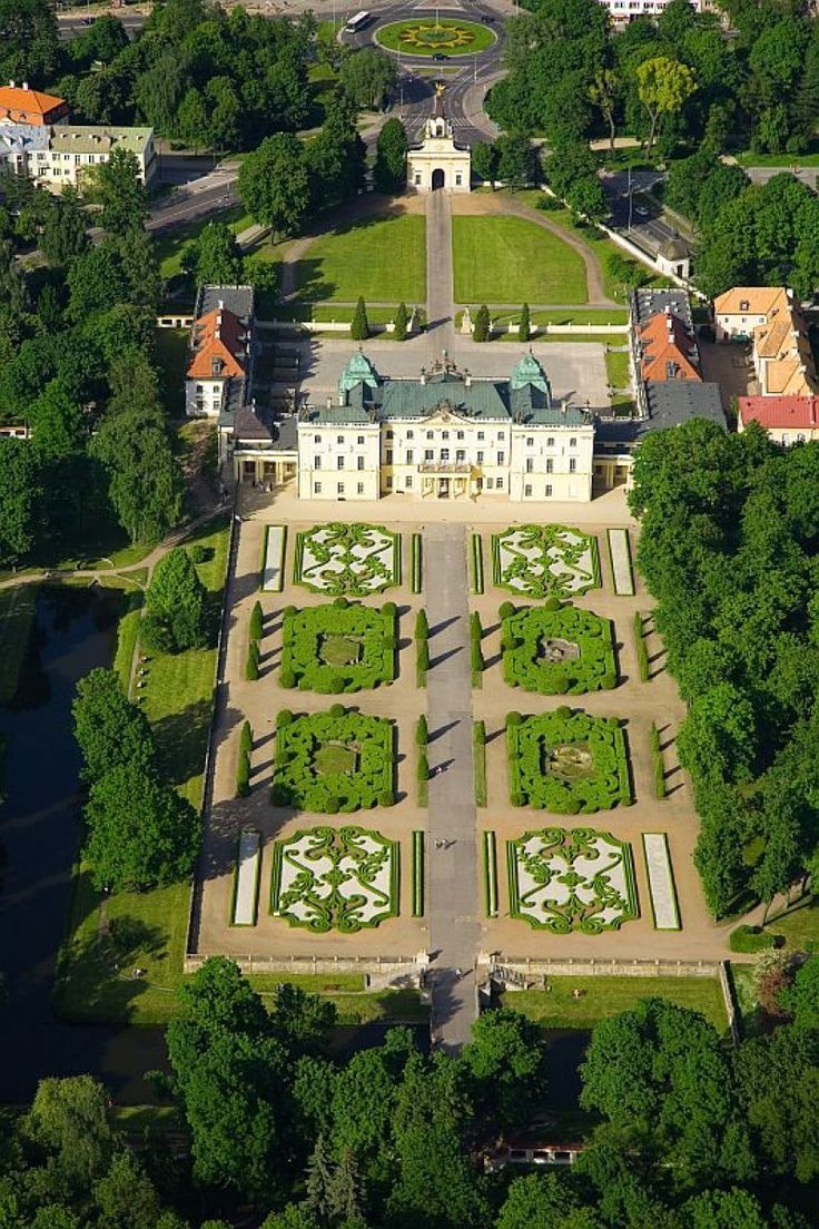 https://mdw-travel-data-us-east-1.s3.amazonaws.com/img/country/Poland/The-Branicki-Mausoleum/img_02.jpg