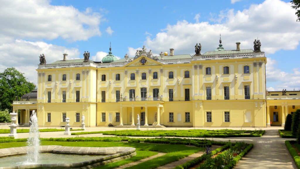https://mdw-travel-data-us-east-1.s3.amazonaws.com/img/country/Poland/The-Branicki-Mausoleum/img_03.jpg