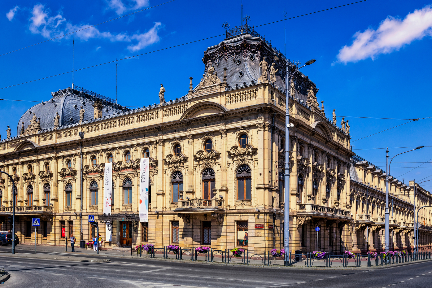 https://mdw-travel-data-us-east-1.s3.amazonaws.com/img/country/Poland/The-Museum-of-Art-of-Lodz/img_01.jpg