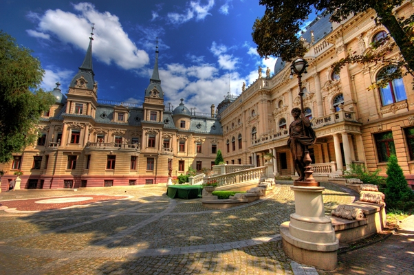 https://mdw-travel-data-us-east-1.s3.amazonaws.com/img/country/Poland/The-Museum-of-Art-of-Lodz/img_02.jpg