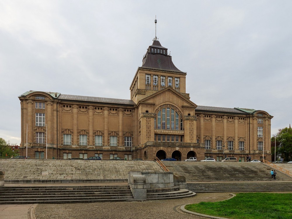 https://mdw-travel-data-us-east-1.s3.amazonaws.com/img/country/Poland/The-National-Museum-in-Szczecin/img_02.jpg