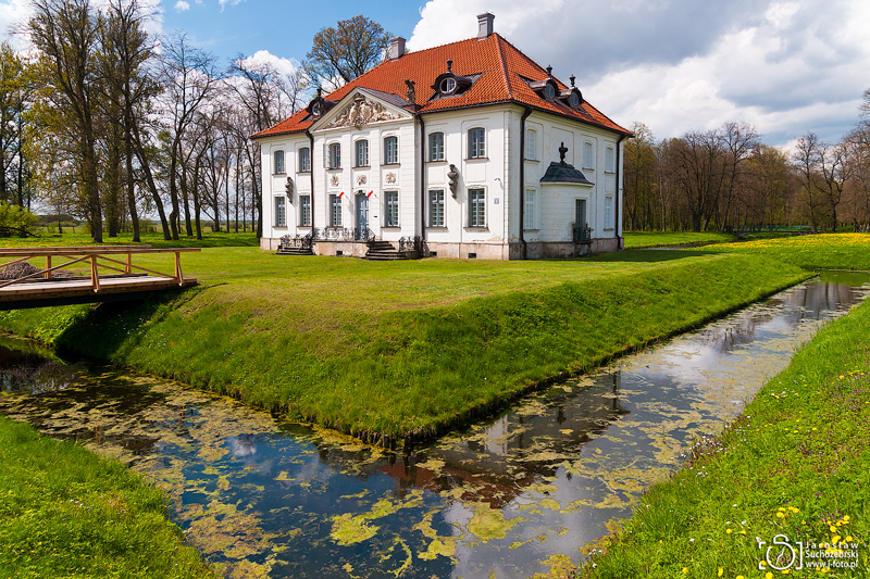 https://mdw-travel-data-us-east-1.s3.amazonaws.com/img/country/Poland/The-Palace-in-Choroszcz/img_00.jpg