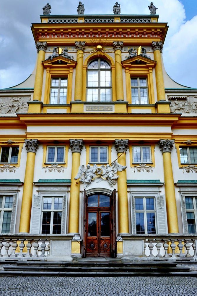 https://mdw-travel-data-us-east-1.s3.amazonaws.com/img/country/Poland/The-Palace-in-Choroszcz/img_01.jpg