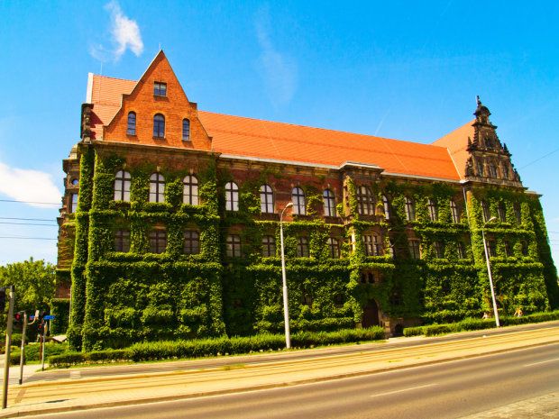 https://mdw-travel-data-us-east-1.s3.amazonaws.com/img/country/Poland/The-Regional-Museum/img_02.jpg