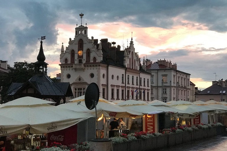 https://mdw-travel-data-us-east-1.s3.amazonaws.com/img/country/Poland/Theater-in-Rzeszow/img_01.jpg