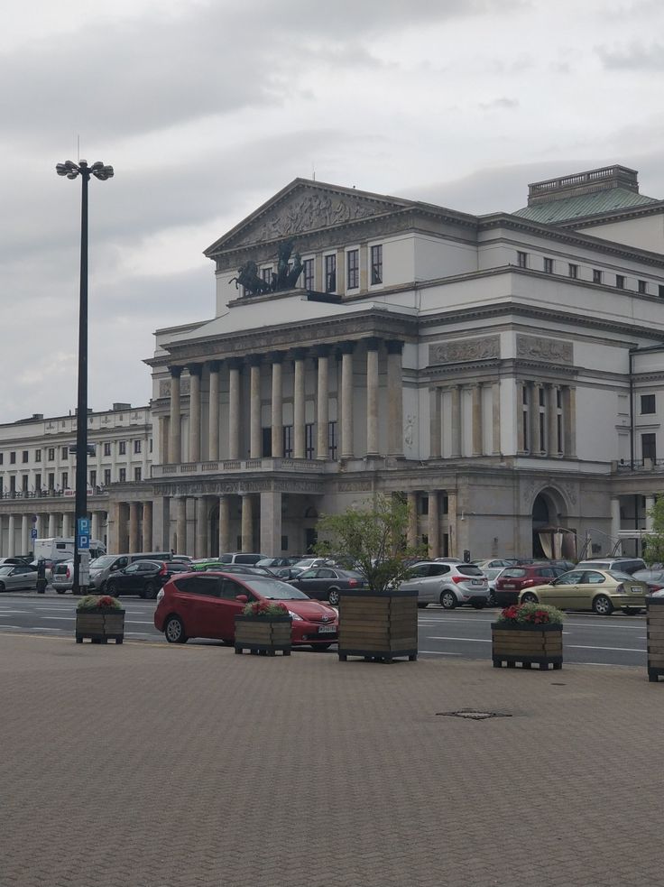 https://mdw-travel-data-us-east-1.s3.amazonaws.com/img/country/Poland/Theatre-Square/img_03.jpg