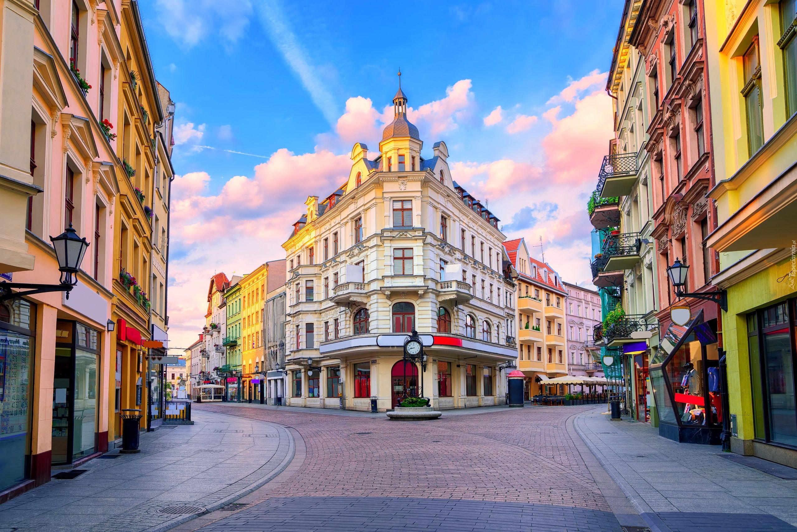 https://mdw-travel-data-us-east-1.s3.amazonaws.com/img/country/Poland/Torun-Old-Town/img_00.jpg