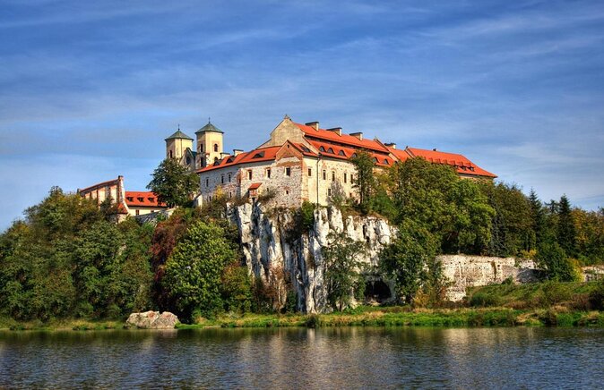 https://mdw-travel-data-us-east-1.s3.amazonaws.com/img/country/Poland/Tyniec-Abbey/img_00.jpg