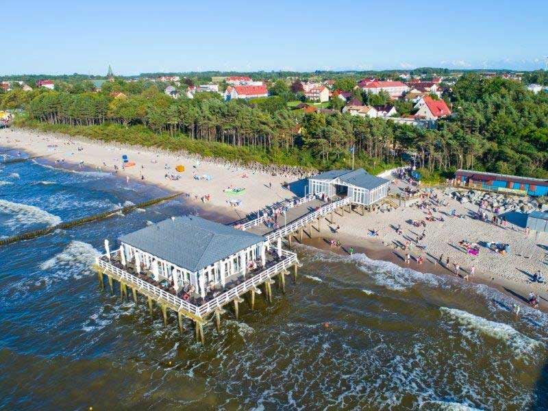 https://mdw-travel-data-us-east-1.s3.amazonaws.com/img/country/Poland/Ustronie-Morskie-Beach/img_02.jpg