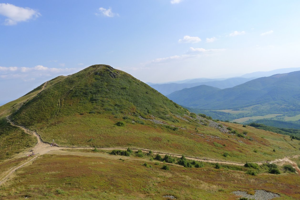https://mdw-travel-data-us-east-1.s3.amazonaws.com/img/country/Poland/Ustrzyki-Gorne/img_01.jpg
