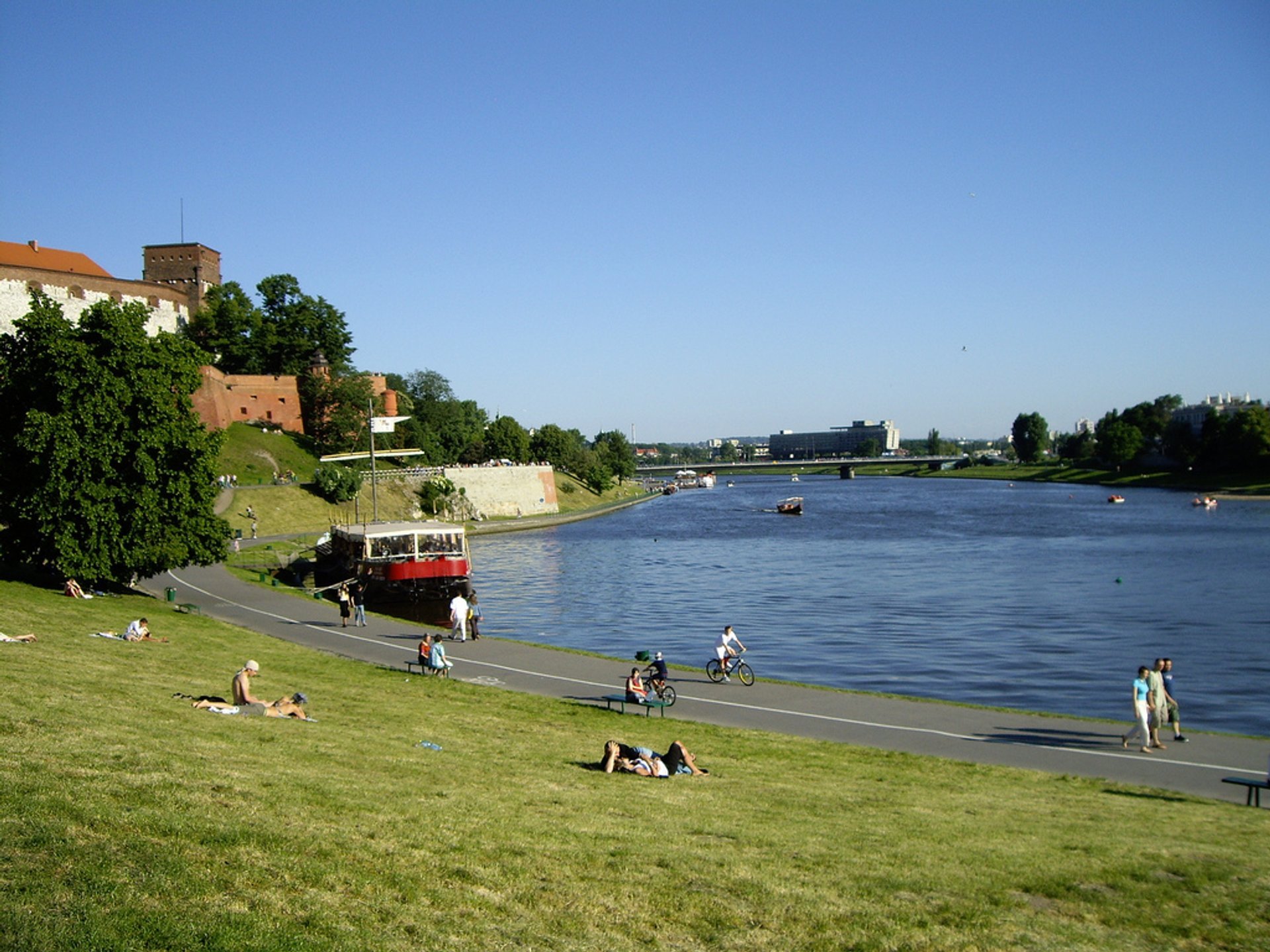 https://mdw-travel-data-us-east-1.s3.amazonaws.com/img/country/Poland/Vistula-River/img_01.jpg
