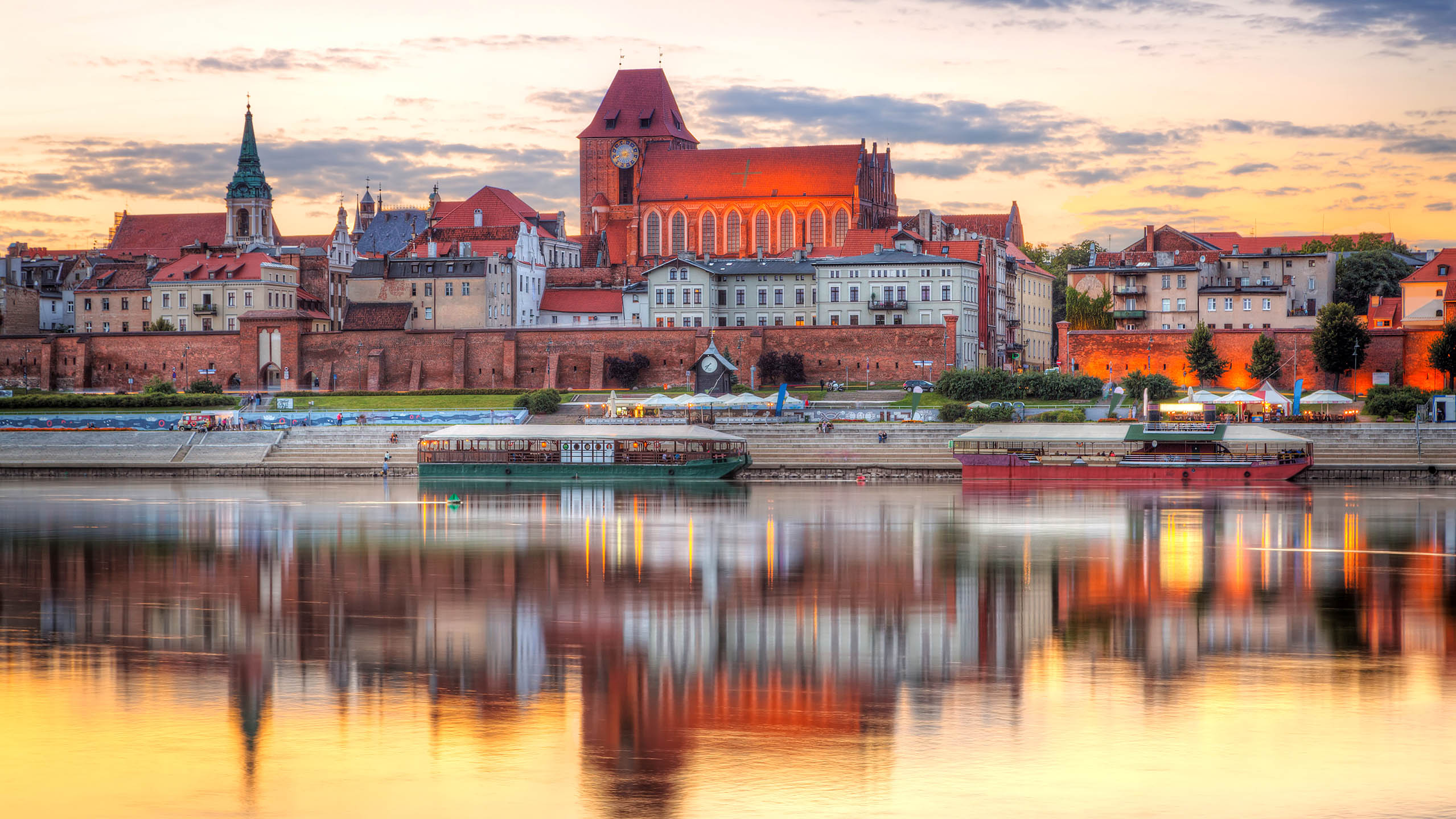 https://mdw-travel-data-us-east-1.s3.amazonaws.com/img/country/Poland/Vistula-River/img_02.jpg