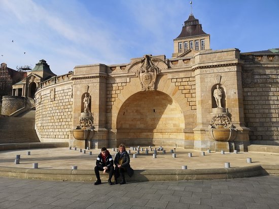 https://mdw-travel-data-us-east-1.s3.amazonaws.com/img/country/Poland/Waly-Chrobrego-Promenade/img_00.jpg