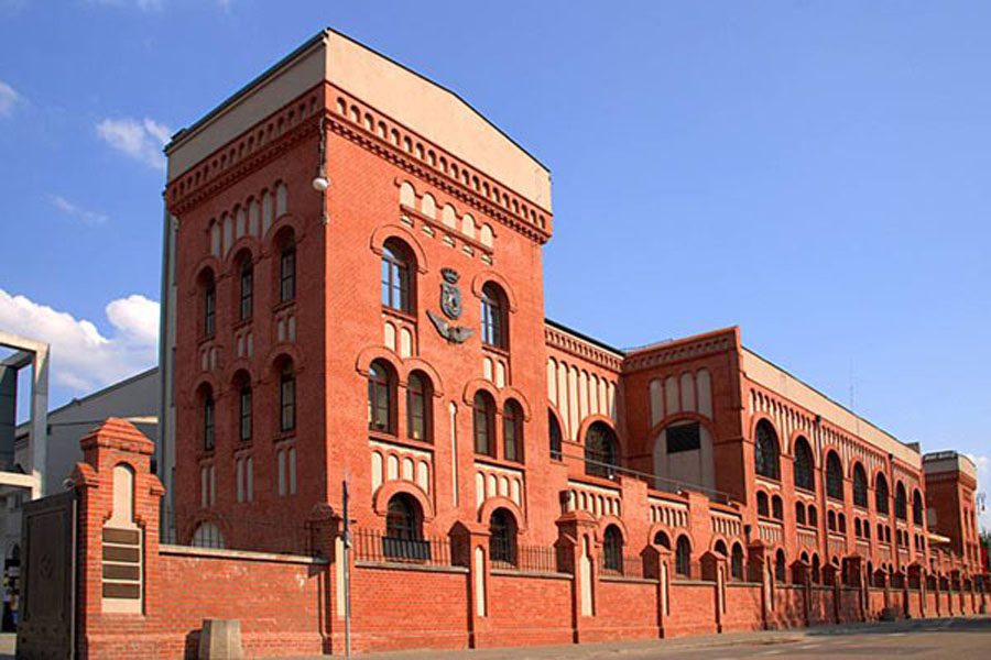 https://mdw-travel-data-us-east-1.s3.amazonaws.com/img/country/Poland/Warsaw-Uprising-Museum/img_00.jpg