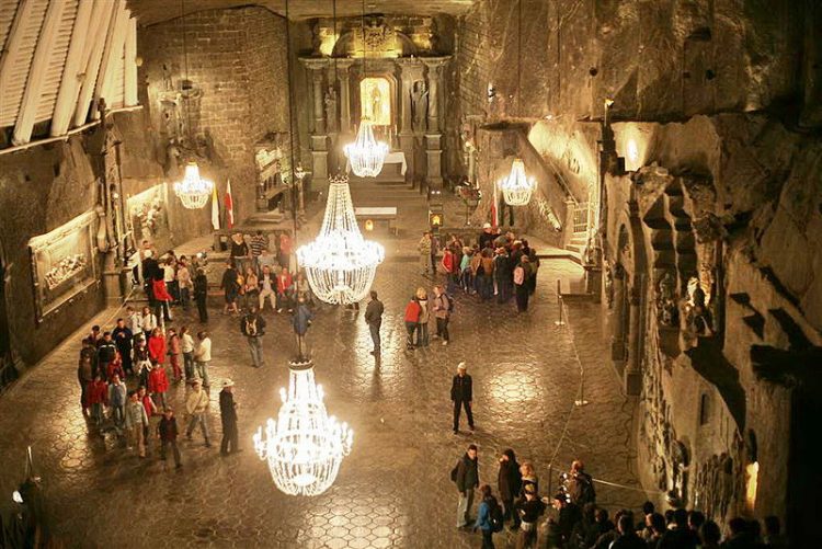 https://mdw-travel-data-us-east-1.s3.amazonaws.com/img/country/Poland/Wieliczka-Salt-Mine/img_02.jpg