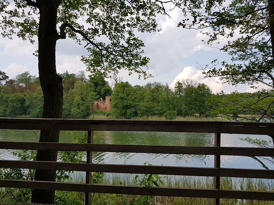 https://mdw-travel-data-us-east-1.s3.amazonaws.com/img/country/Poland/Wielkopolski-National-Park/img_02.jpg