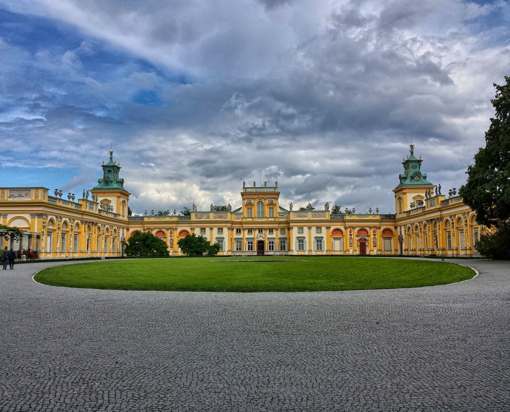 https://mdw-travel-data-us-east-1.s3.amazonaws.com/img/country/Poland/Wilanow-Palace/img_01.jpg