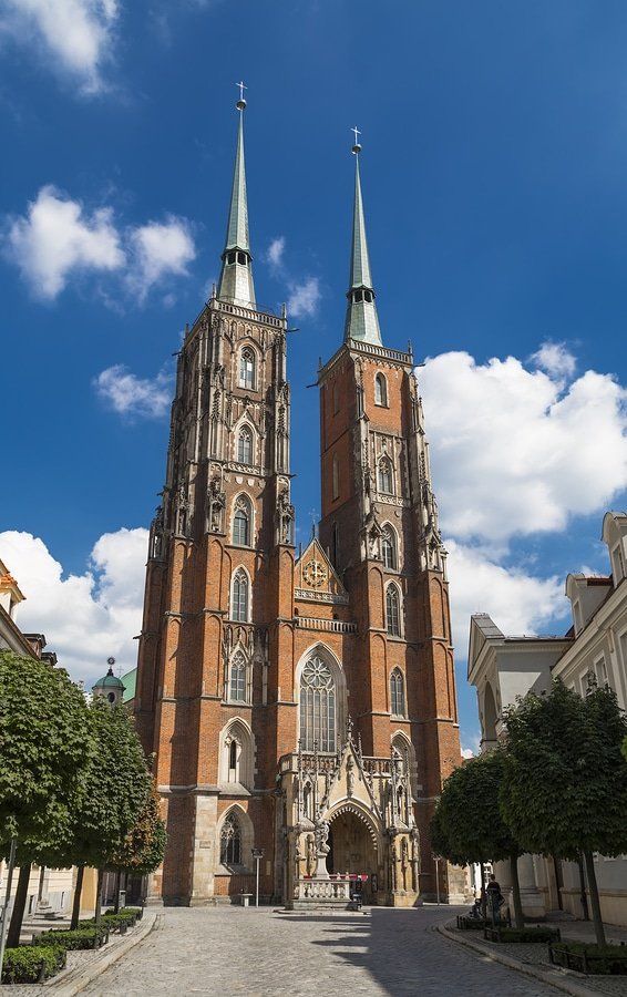 https://mdw-travel-data-us-east-1.s3.amazonaws.com/img/country/Poland/Wroclaw-Cathedral/img_02.jpg