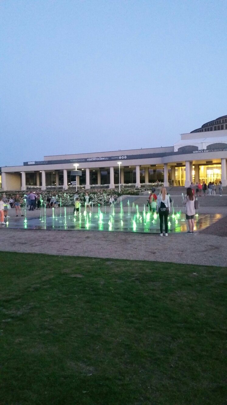 https://mdw-travel-data-us-east-1.s3.amazonaws.com/img/country/Poland/Wroclaw-Fountain/img_01.jpg