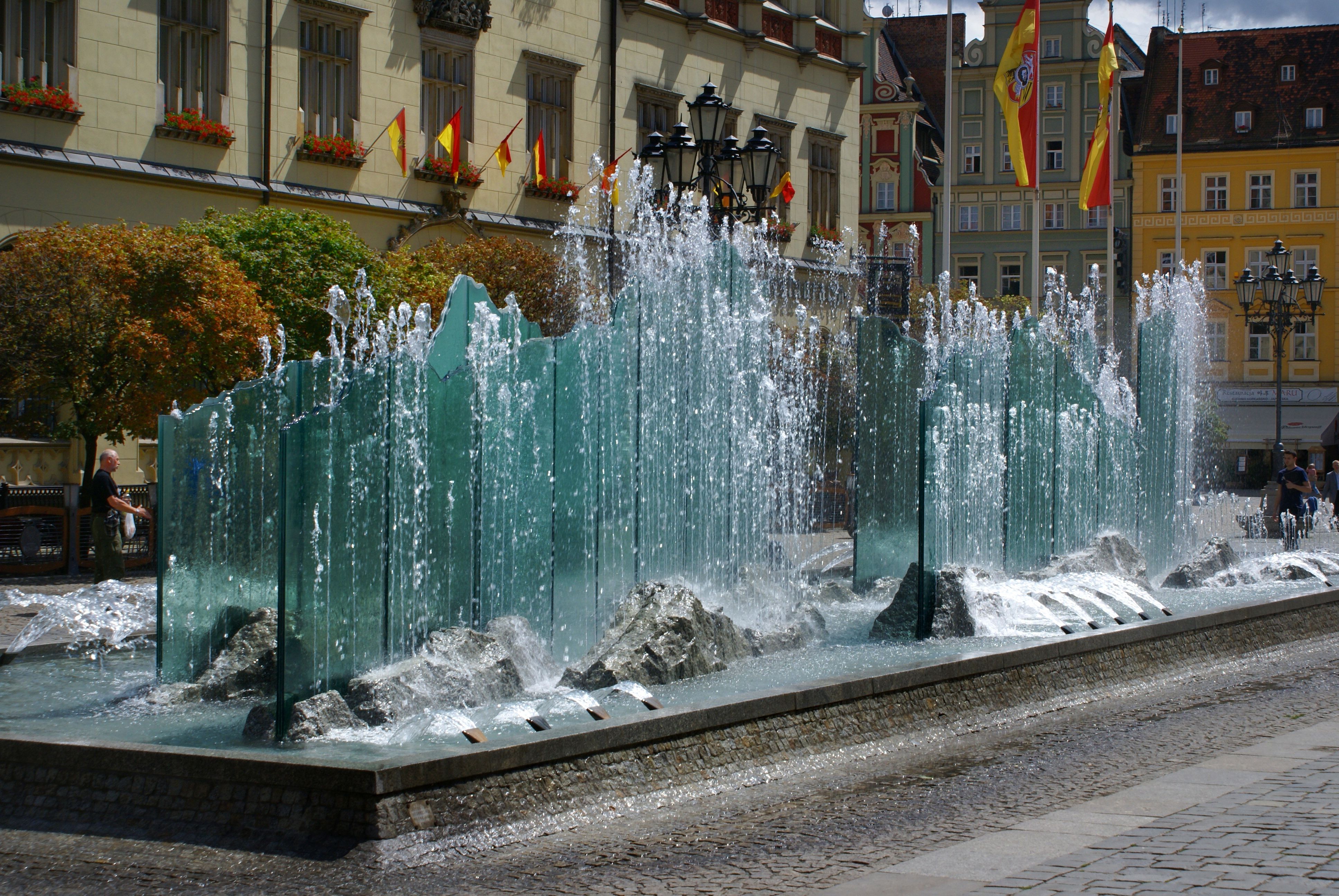 https://mdw-travel-data-us-east-1.s3.amazonaws.com/img/country/Poland/Wroclaw-Fountain/img_02.jpg