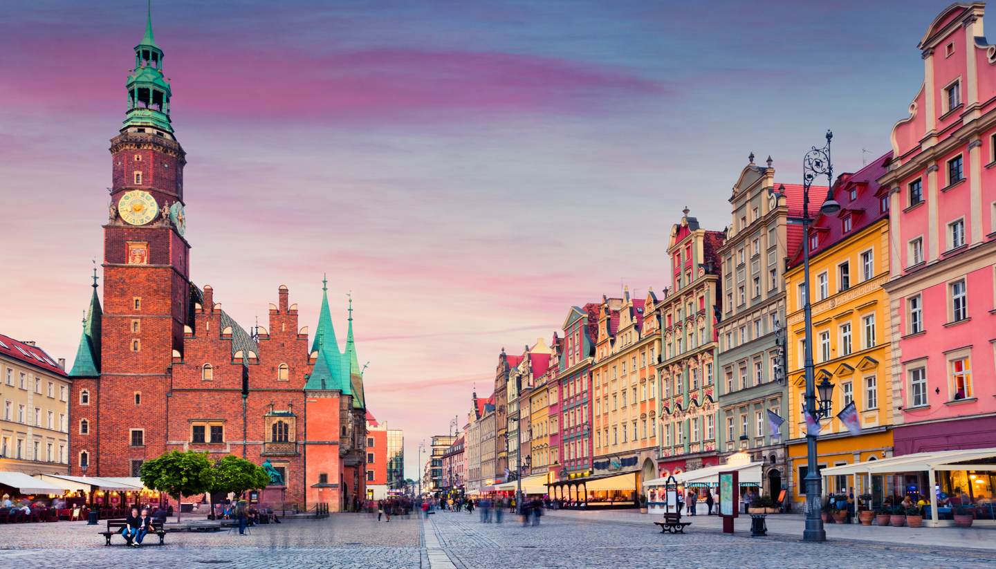 https://mdw-travel-data-us-east-1.s3.amazonaws.com/img/country/Poland/Wroclaw-Opera/img_00.jpg