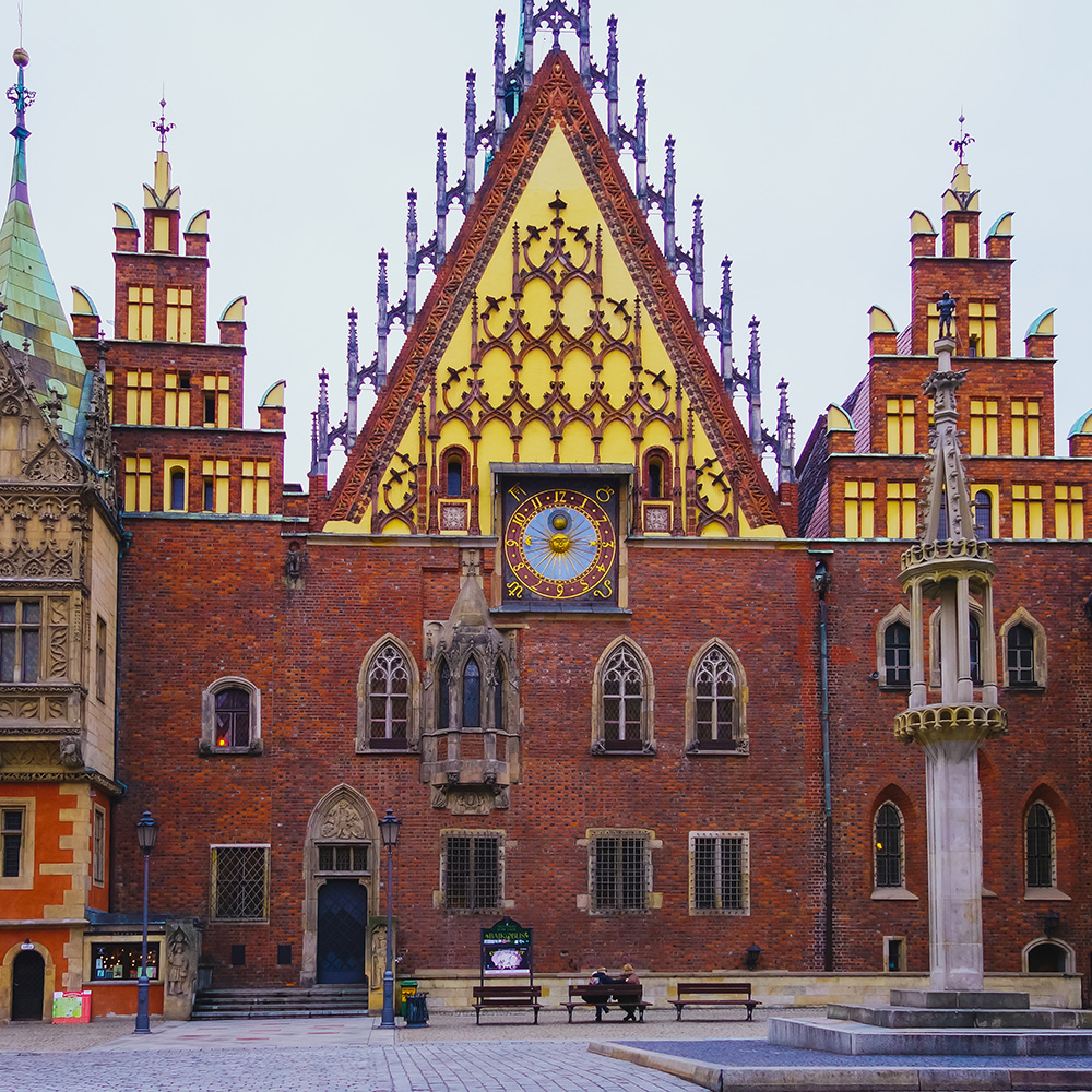 https://mdw-travel-data-us-east-1.s3.amazonaws.com/img/country/Poland/Wroclaw-Palace/img_01.jpg