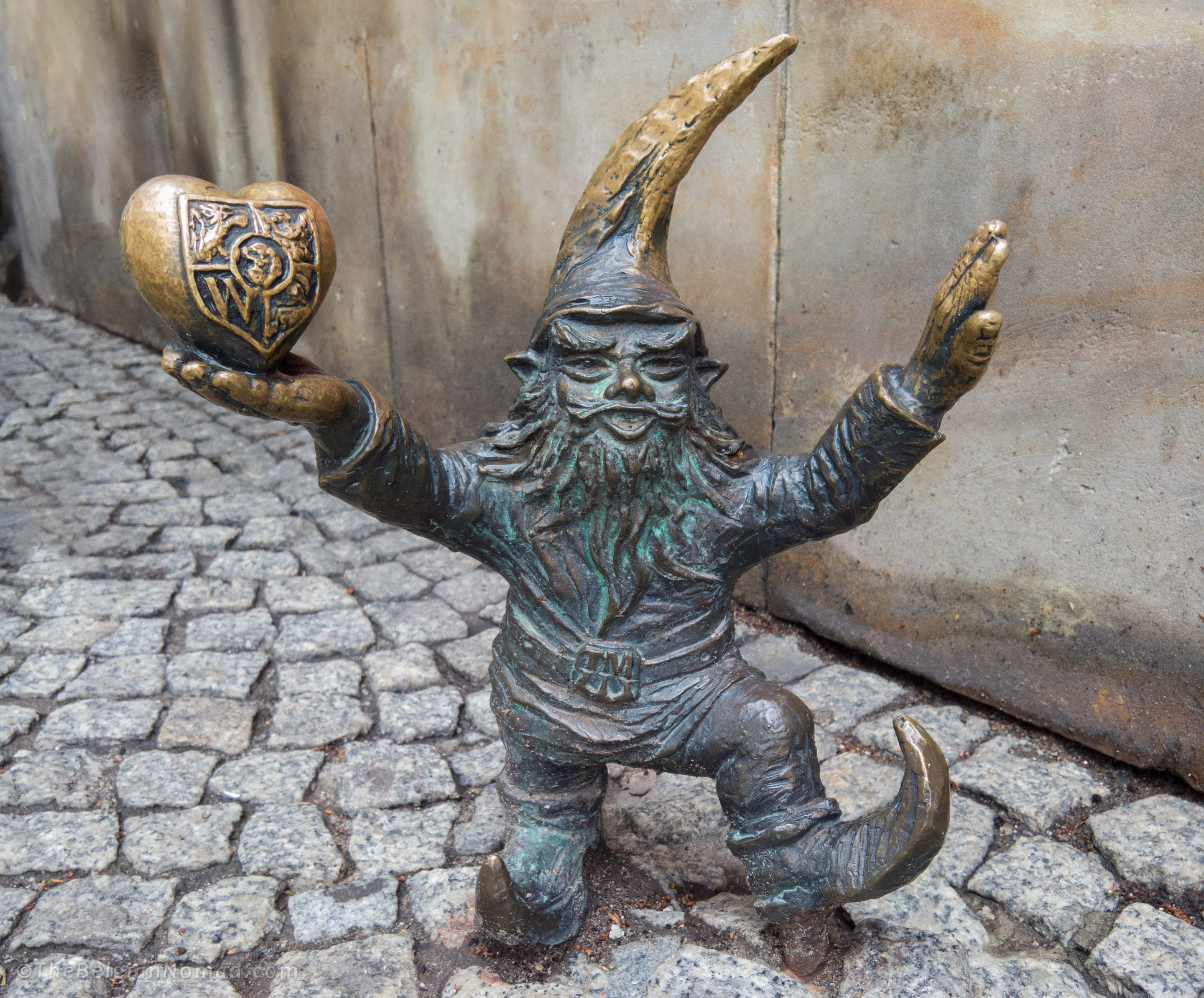 https://mdw-travel-data-us-east-1.s3.amazonaws.com/img/country/Poland/Wroclaws-Dwarfs/img_00.jpg