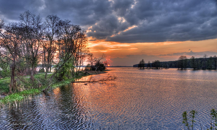 https://mdw-travel-data-us-east-1.s3.amazonaws.com/img/country/Poland/Zegrze-Reservoir/img_01.jpg