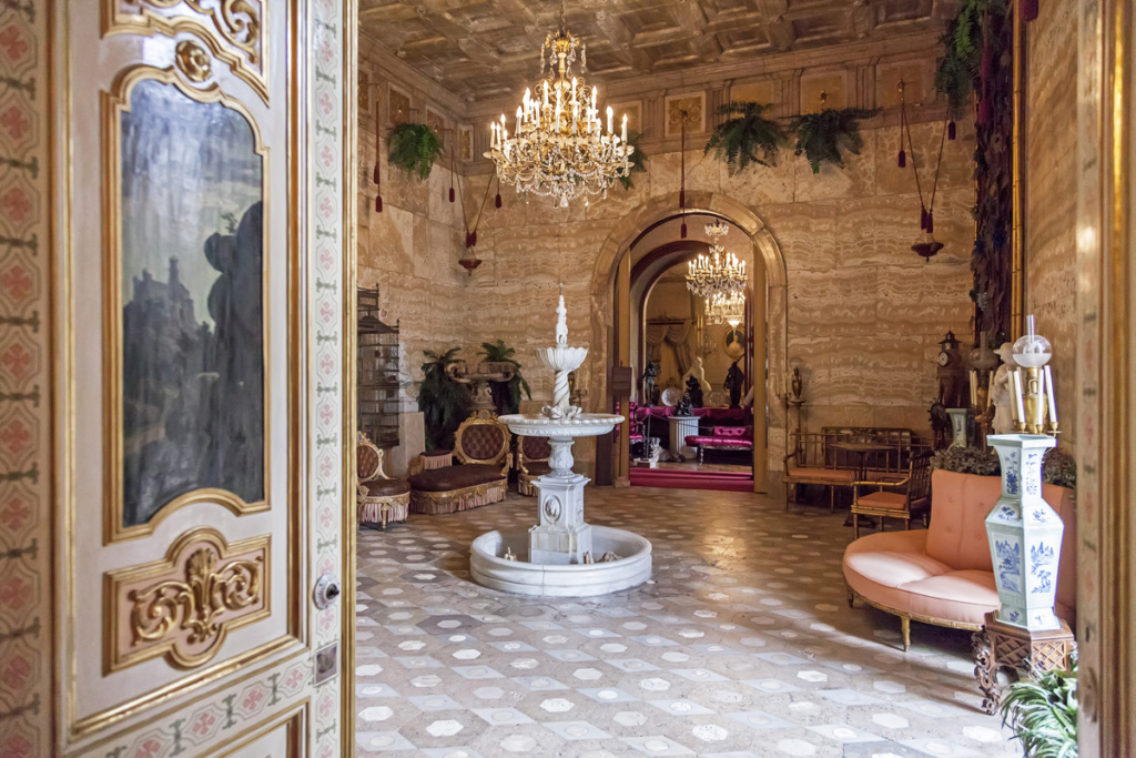 https://mdw-travel-data-us-east-1.s3.amazonaws.com/img/country/Portugal/Ajuda-National-Palace/img_02.jpg