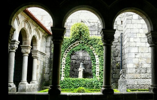 https://mdw-travel-data-us-east-1.s3.amazonaws.com/img/country/Portugal/Alberto-Sampaio-Museum/img_00.jpg