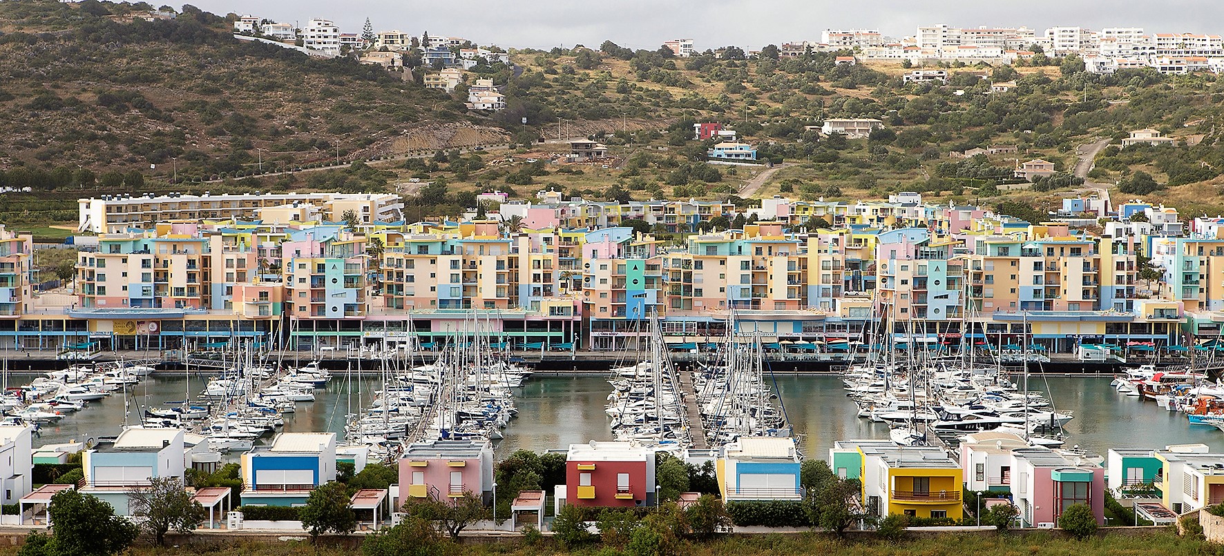 https://mdw-travel-data-us-east-1.s3.amazonaws.com/img/country/Portugal/Albufeira-Marina/img_03.jpg