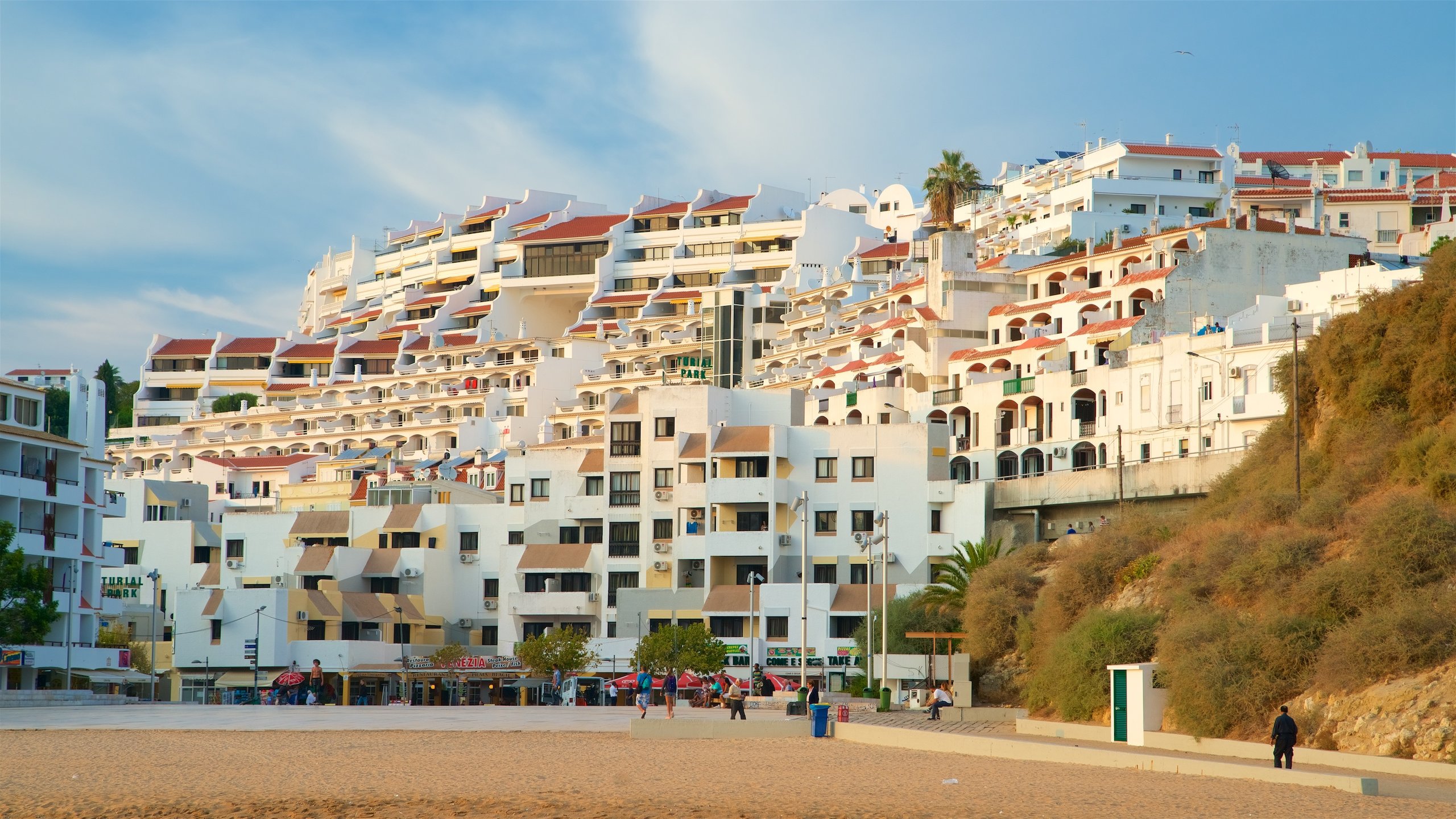 https://mdw-travel-data-us-east-1.s3.amazonaws.com/img/country/Portugal/Albufeira-Old-Town/img_01.jpg