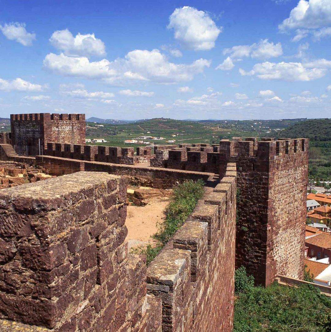 https://mdw-travel-data-us-east-1.s3.amazonaws.com/img/country/Portugal/Albufeira-Old-Town/img_03.jpg