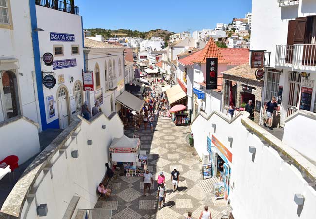 https://mdw-travel-data-us-east-1.s3.amazonaws.com/img/country/Portugal/Albufeira-Old-Town/img_04.jpg