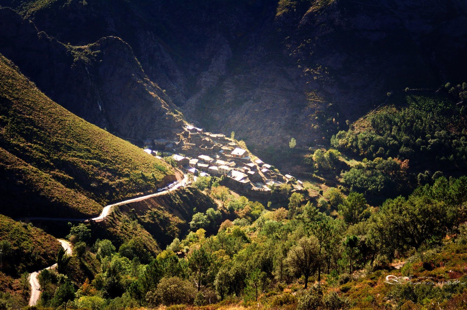 https://mdw-travel-data-us-east-1.s3.amazonaws.com/img/country/Portugal/Aldeia-da-Pena/img_03.jpg