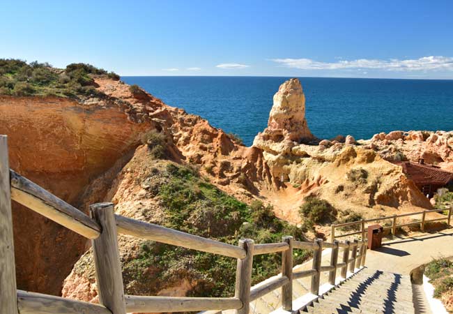 https://mdw-travel-data-us-east-1.s3.amazonaws.com/img/country/Portugal/Algar-do-Carvao/img_03.jpg