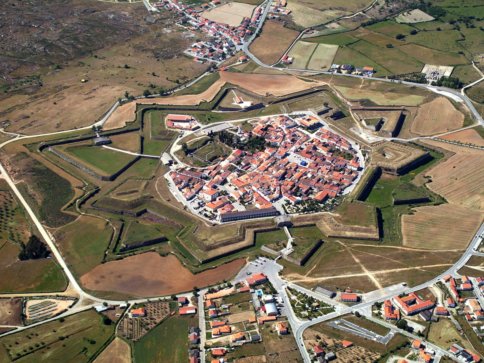 https://mdw-travel-data-us-east-1.s3.amazonaws.com/img/country/Portugal/Almeida/img_01.jpg
