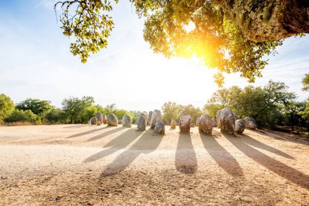 https://mdw-travel-data-us-east-1.s3.amazonaws.com/img/country/Portugal/Almendres-Cromlech/img_03.jpg