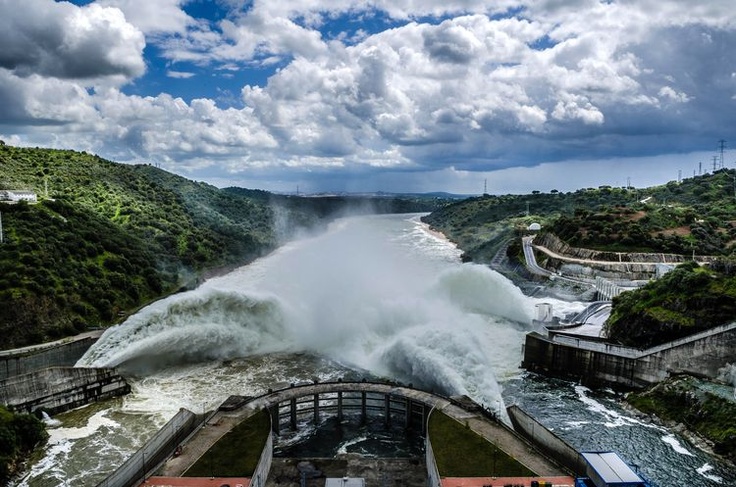 https://mdw-travel-data-us-east-1.s3.amazonaws.com/img/country/Portugal/Alqueva-Dam/img_02.jpg