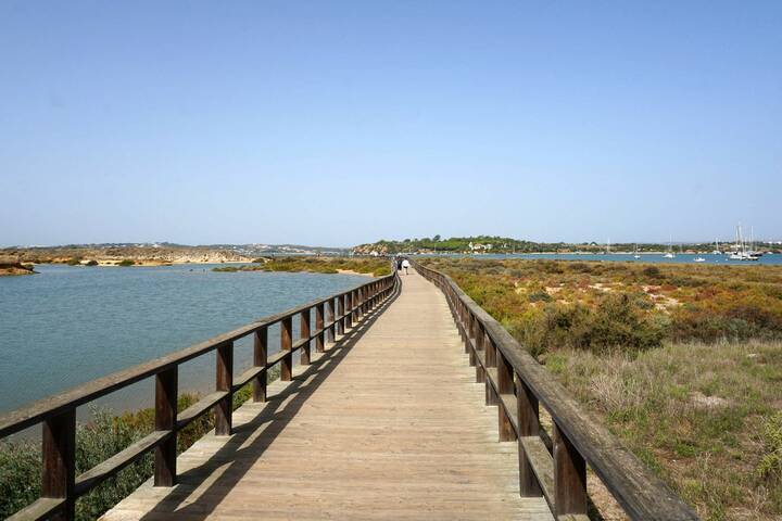 https://mdw-travel-data-us-east-1.s3.amazonaws.com/img/country/Portugal/Alvor-Boardwalk---Passadicos-de-Alvor/img_02.jpg