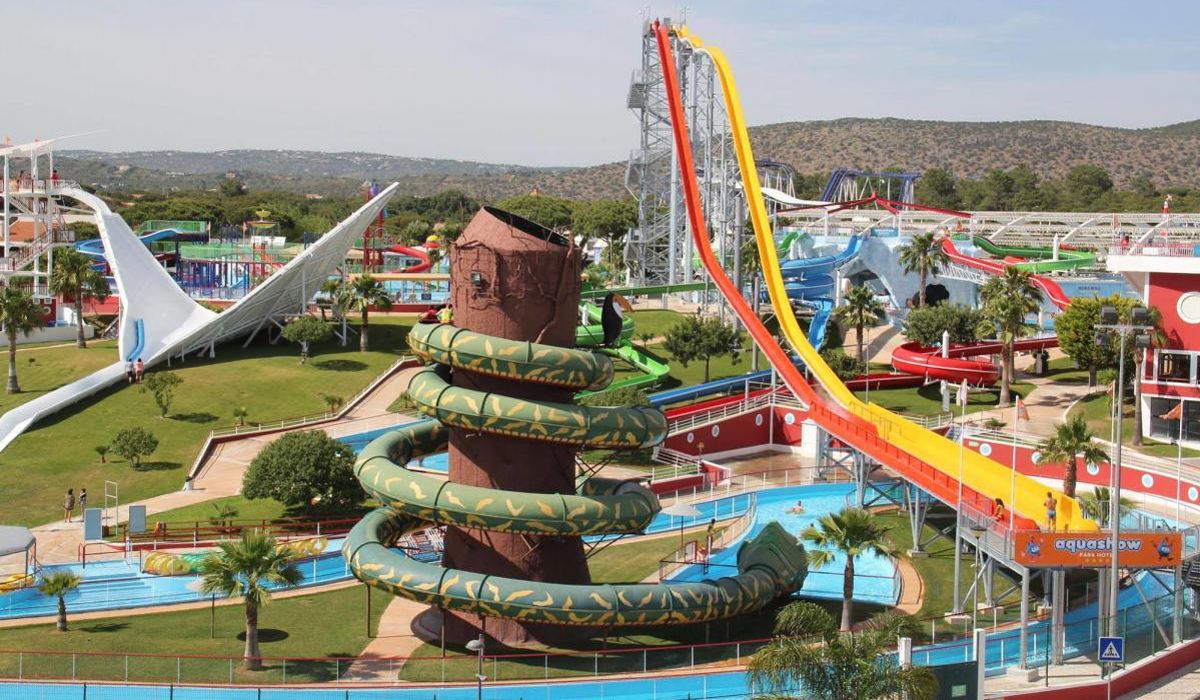 https://mdw-travel-data-us-east-1.s3.amazonaws.com/img/country/Portugal/Aquashow-Park/img_02.jpg