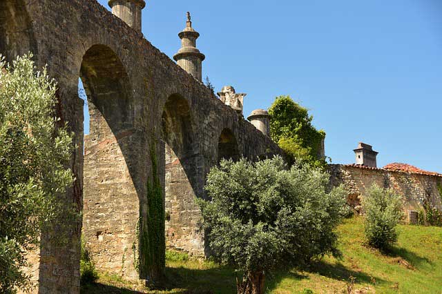 https://mdw-travel-data-us-east-1.s3.amazonaws.com/img/country/Portugal/Aqueduct-of-Pegoes/img_01.jpg
