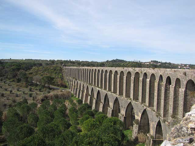 https://mdw-travel-data-us-east-1.s3.amazonaws.com/img/country/Portugal/Aqueduct-of-Pegoes/img_02.jpg