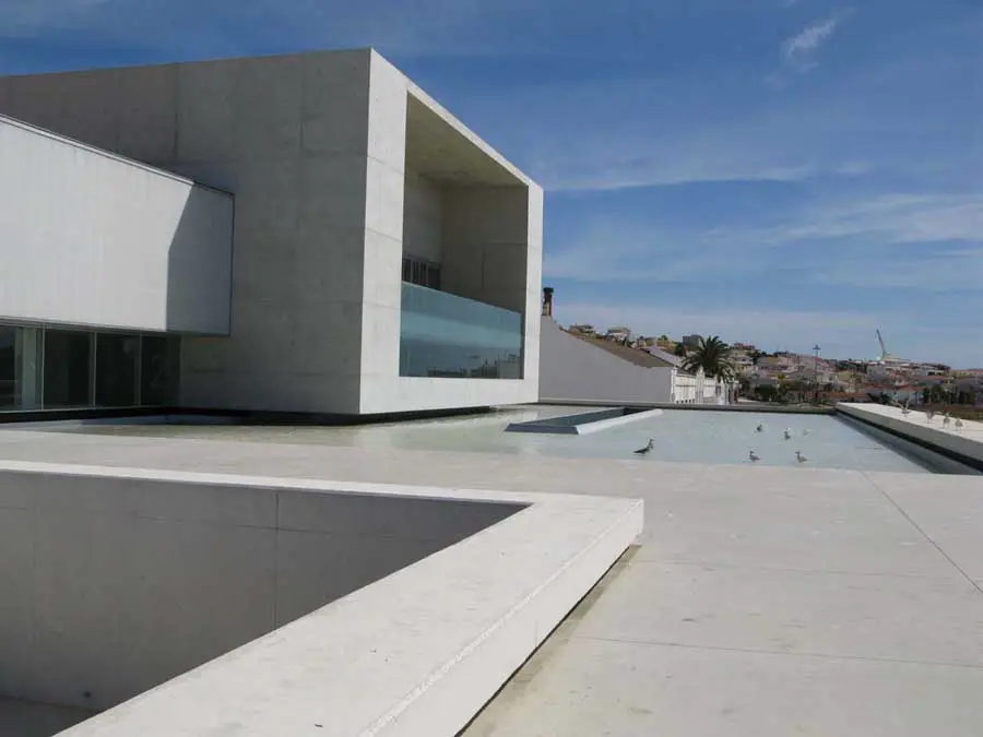 https://mdw-travel-data-us-east-1.s3.amazonaws.com/img/country/Portugal/Arade-Congress-Centre/img_01.jpg