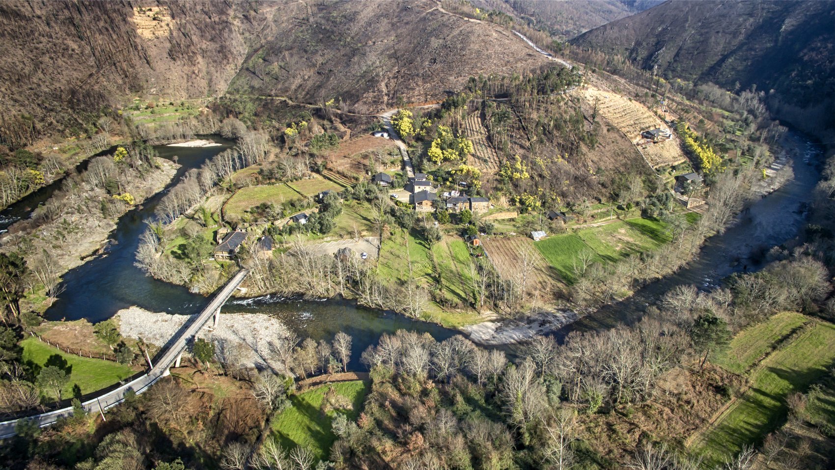 https://mdw-travel-data-us-east-1.s3.amazonaws.com/img/country/Portugal/Arouca-Geopark/img_01.jpg