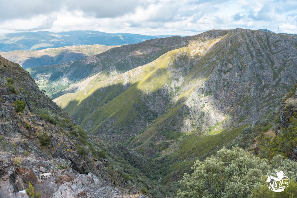 https://mdw-travel-data-us-east-1.s3.amazonaws.com/img/country/Portugal/Arouca-Geopark/img_02.jpg