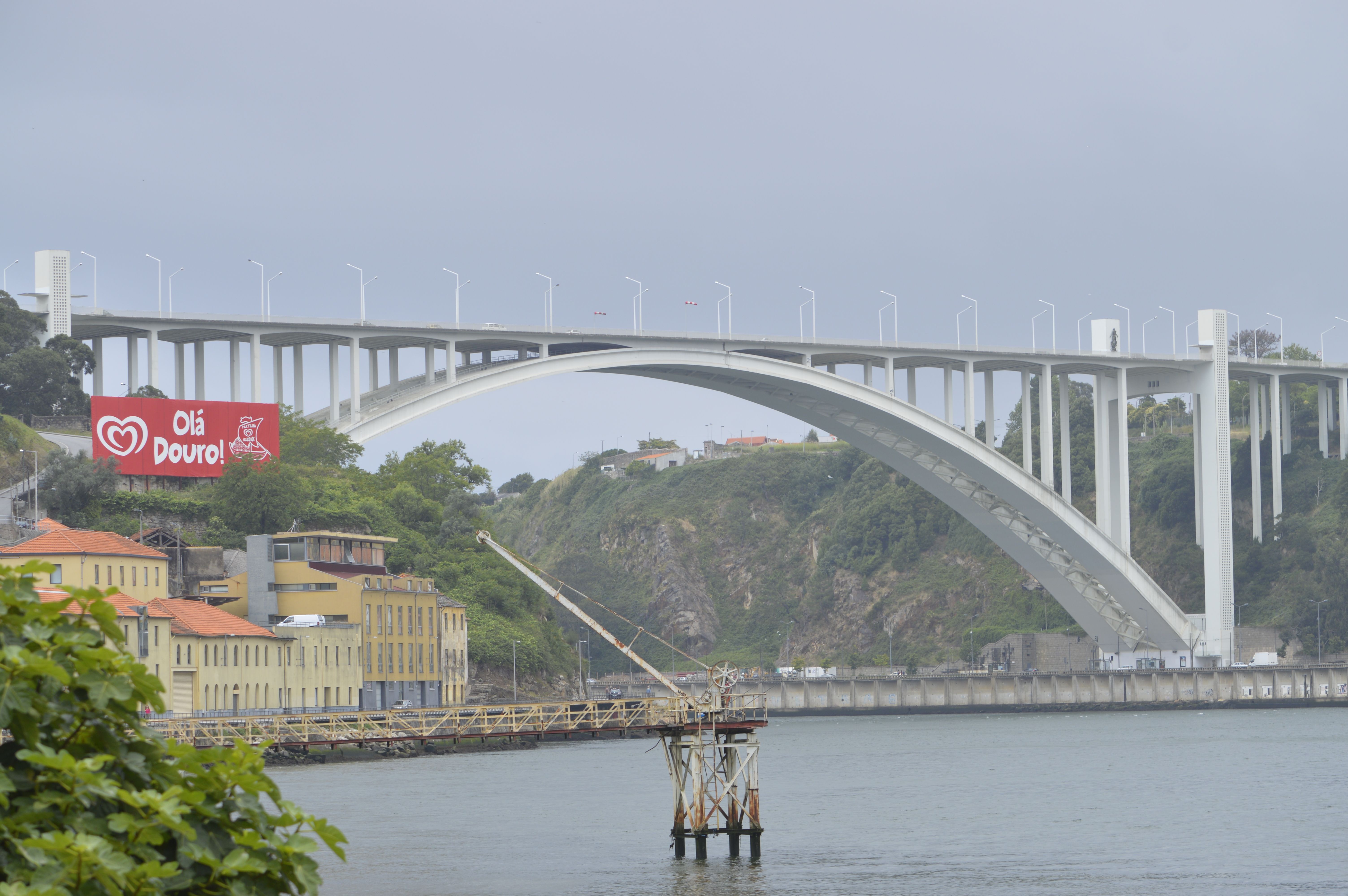 https://mdw-travel-data-us-east-1.s3.amazonaws.com/img/country/Portugal/Arrabida-Bridge--Ponte-da-Arrabida-/img_02.jpg