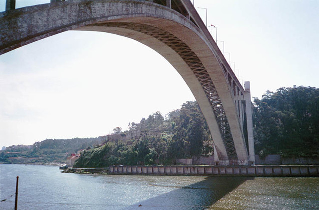 https://mdw-travel-data-us-east-1.s3.amazonaws.com/img/country/Portugal/Arrabida-Bridge--Ponte-da-Arrabida-/img_03.jpg
