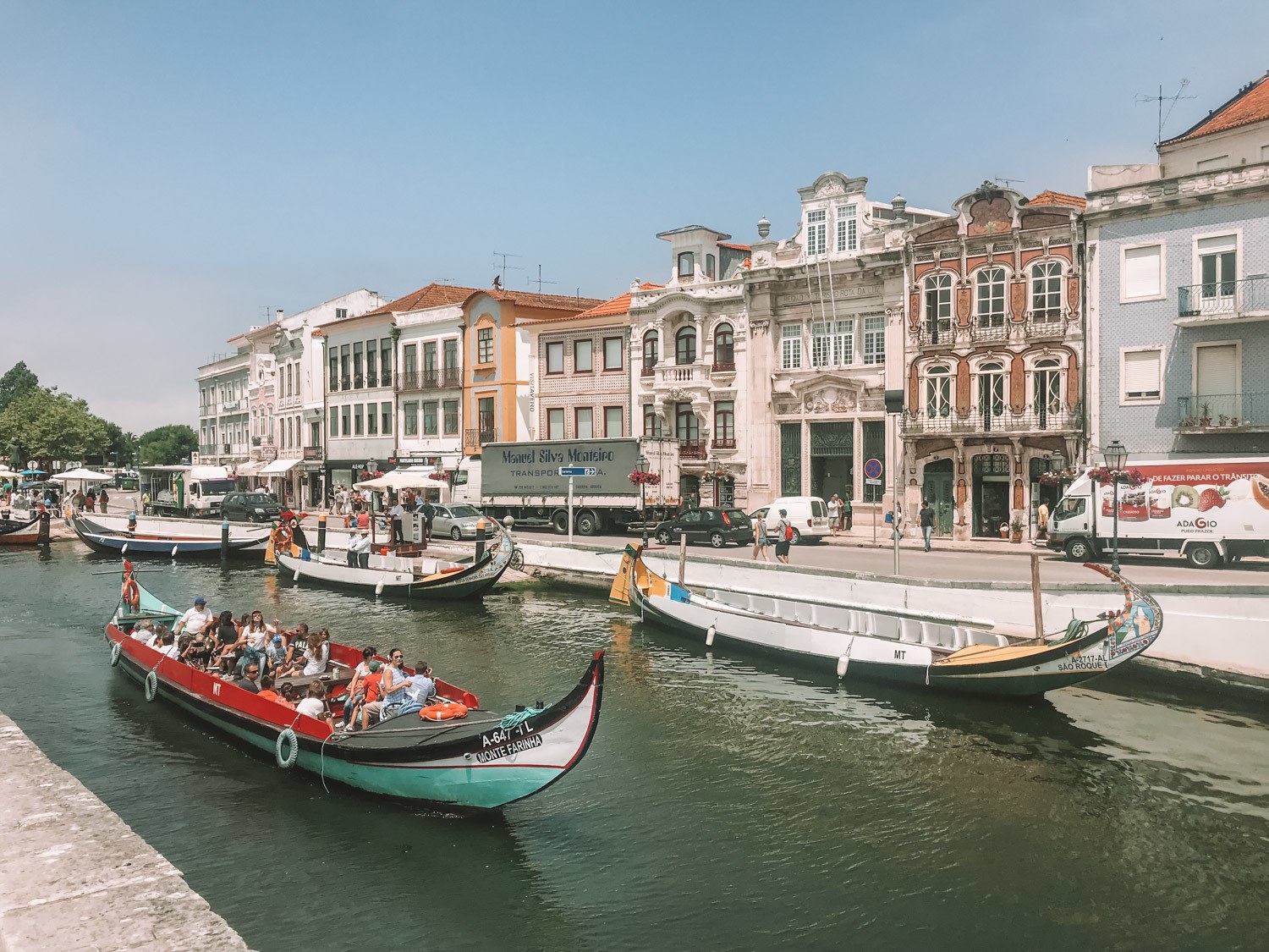 https://mdw-travel-data-us-east-1.s3.amazonaws.com/img/country/Portugal/Aveiro-Central-Canal/img_00.jpg