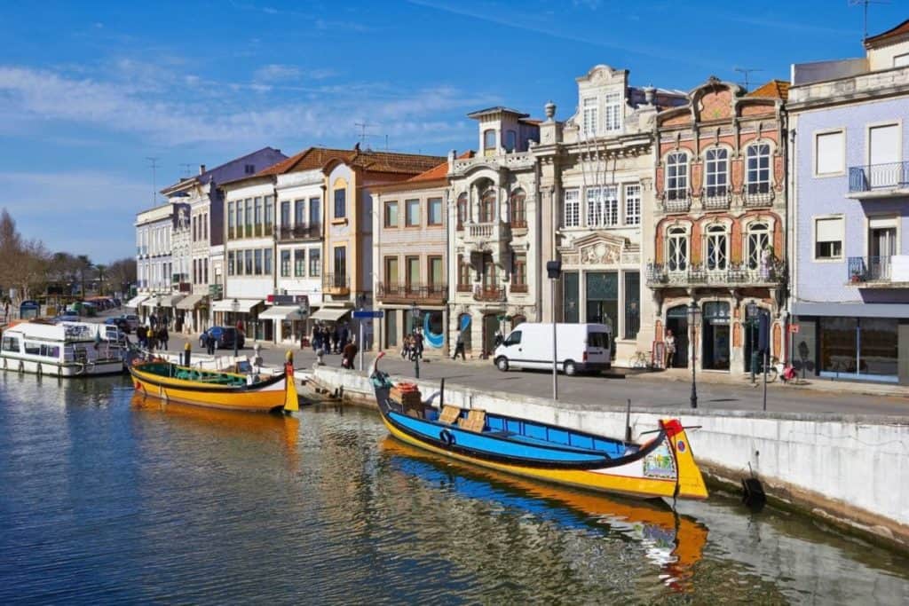 https://mdw-travel-data-us-east-1.s3.amazonaws.com/img/country/Portugal/Aveiro-Central-Canal/img_03.jpg